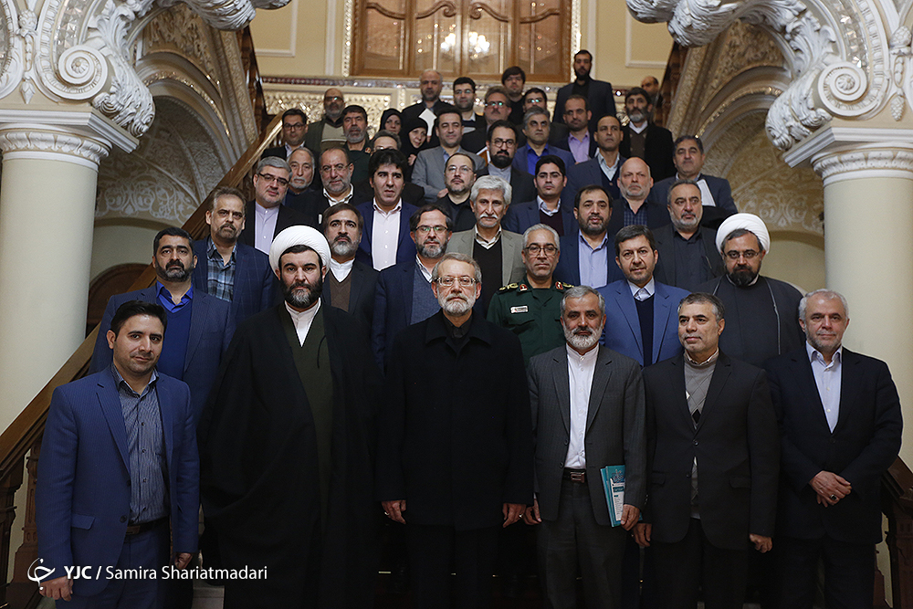 عکس یادگاری اعضای ستاد شورای عالی هماهنگی تبلیغات اسلامی با رئیس مجلس