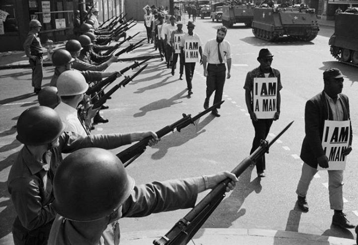 عکس/ سلاح های آماده برای معترضان به ترور «مارتین لوترکینگ»