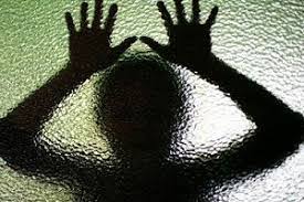 پدر بی رحم با تعرض به دختر ۹ ساله اش صاحب ۳ فرزند شد