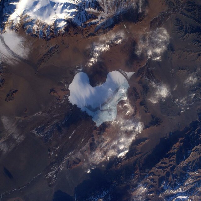 دریاچه قلب مانند از منظر ایستگاه فضایی بین‌المللی
