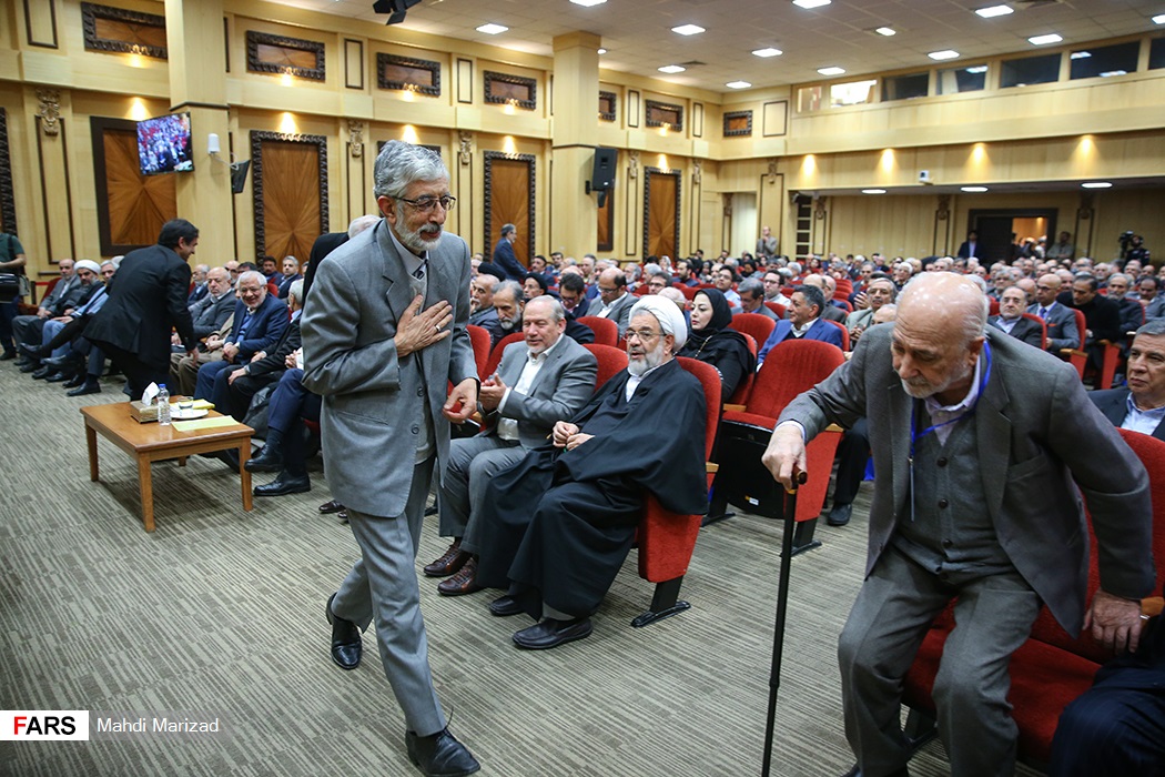 رونمایی از تندیس کارآفرین نیکوکار توسط جهانگیری