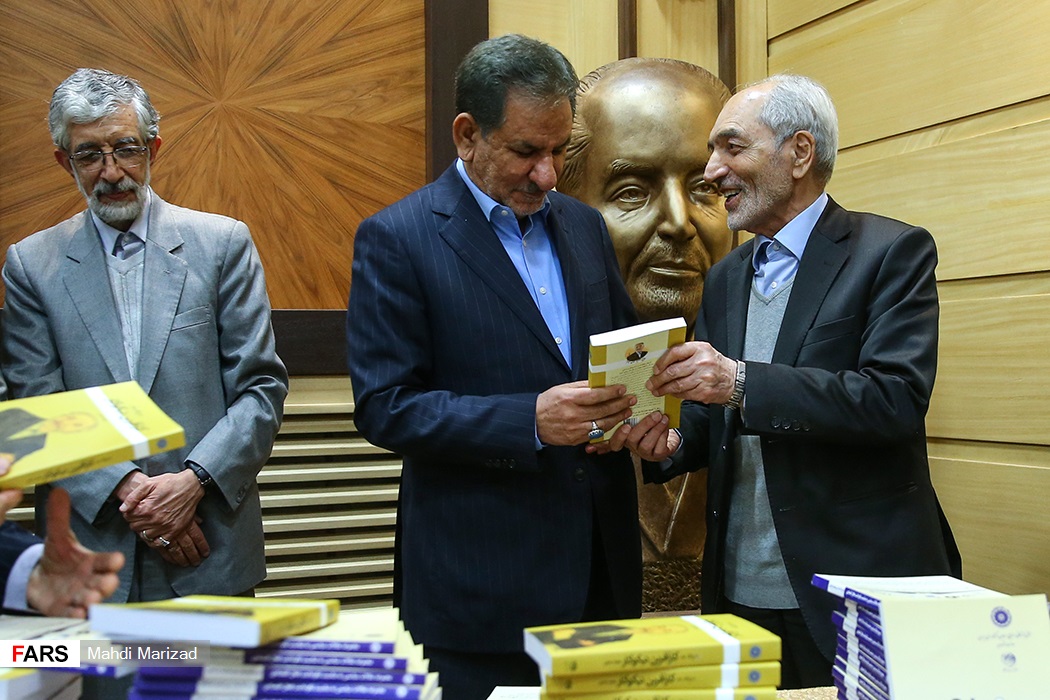 رونمایی از تندیس کارآفرین نیکوکار توسط جهانگیری