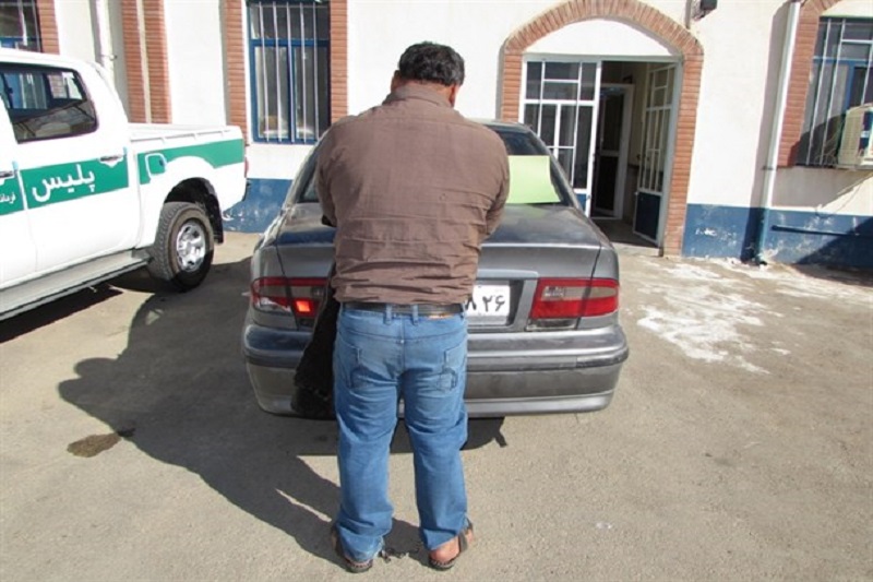 قاچاقچی مواد مخدر با بیش از 5 کیلو تریاک دستگیر شد