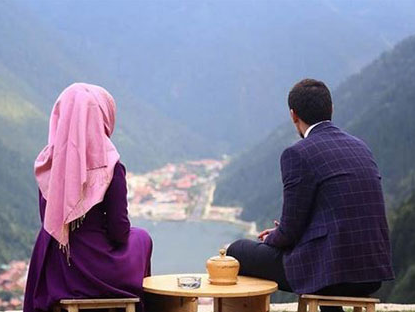 خانمم از من بزرگ تر و زیادی به من بی اعتماد است!