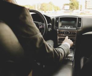 چگونه بوی بد داخل خودرو را از بین ببریم؟ 