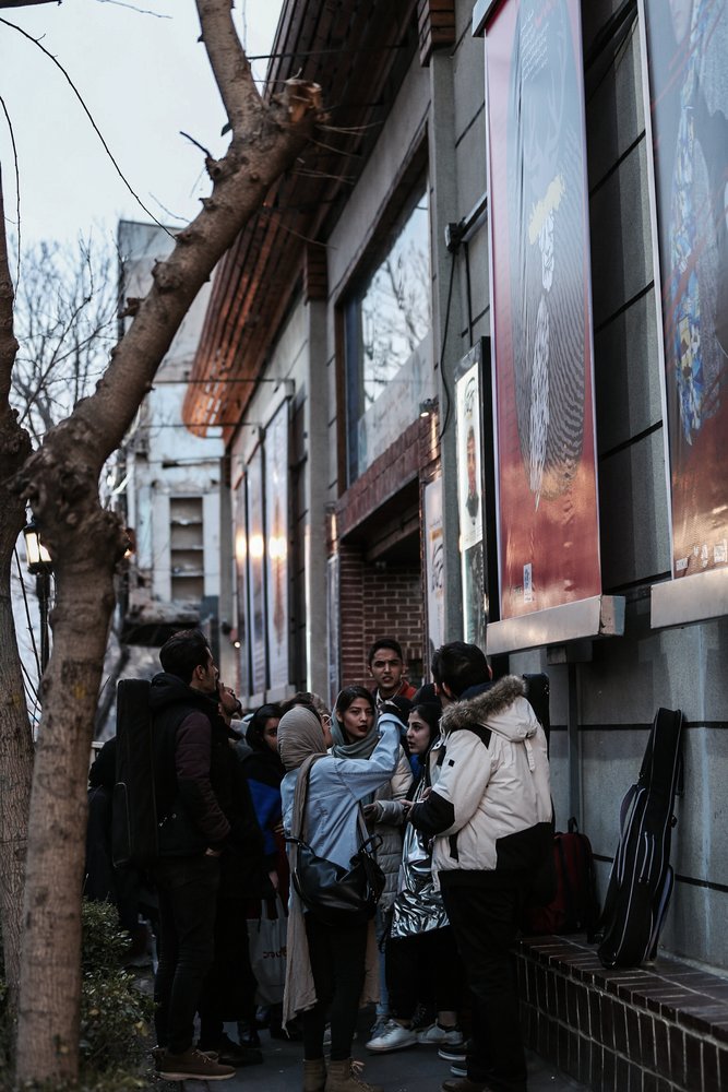 حذف کارگردان، باعث توقف اجرای یک نمایش شد