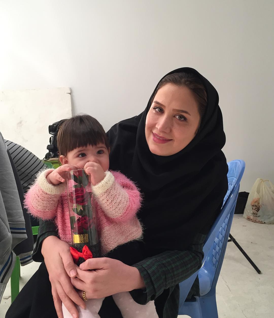 چهره ها/ غافلگیری خاله سارا توسط دختر کوچولویش