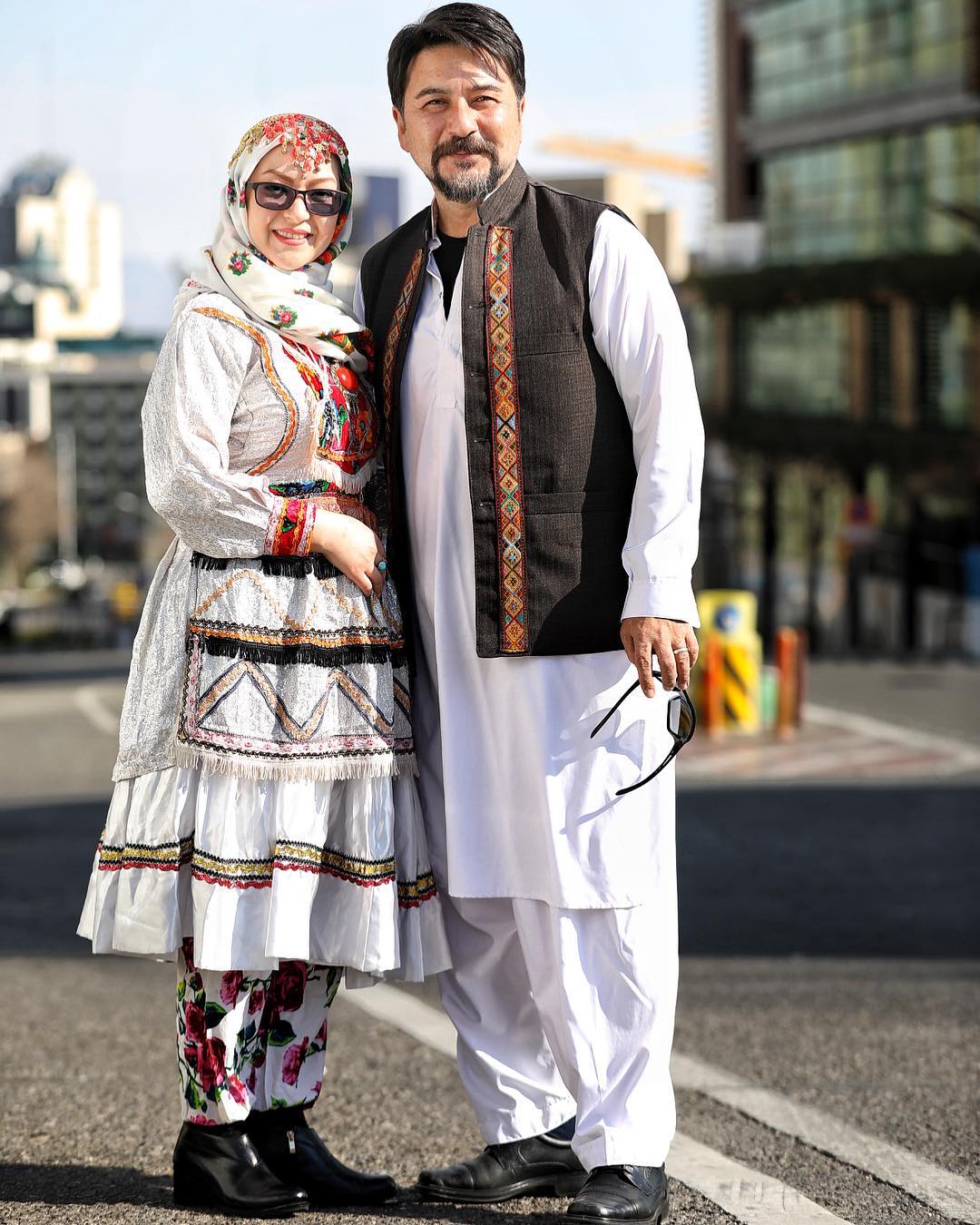 چهره ها/ «امیرحسین صدیق» و تازه عروسش با لباس محلی