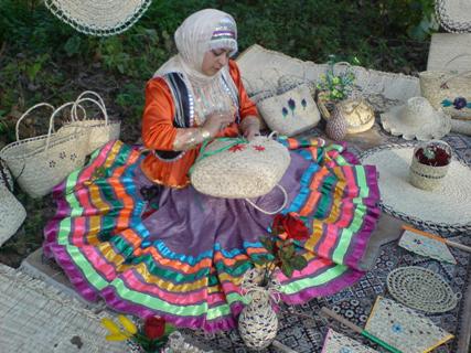 گشایش نمایشگاه صنایع دستی در صومعه سرا