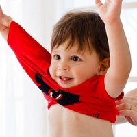 مقاومت کودکان در برابر لباس پوشیدن را چگونه مدیریت کنیم؟