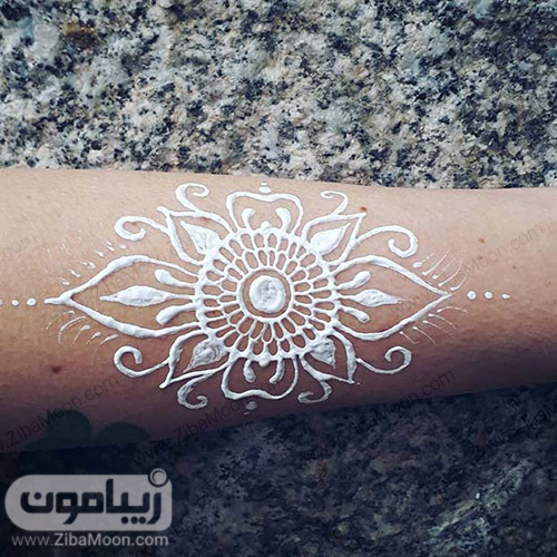 طرح حنا جدید و شیک روی مچ دست و پا