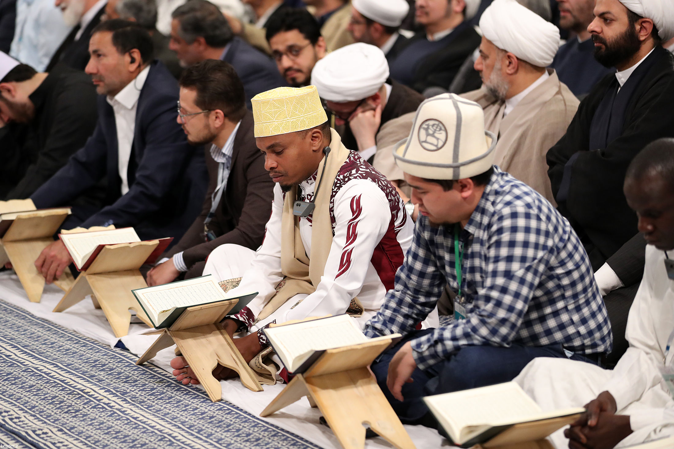 دیدار شرکت‌کنندگان مسابقات بین‌المللی قرآن با رهبر انقلاب