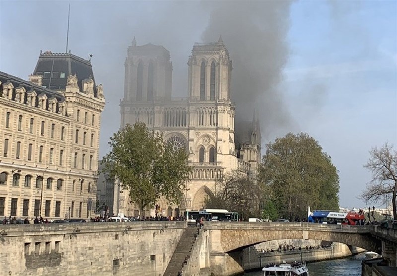 آتش‌سوزی مهیب در کلیسای تاریخی نوتردام پاریس