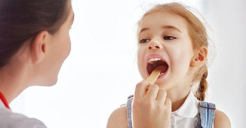 9 دلیل بوی بد دهان در کودکان نوپا