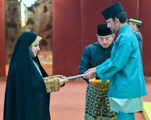 دیدار خانم سفیر با سلطان برونئی در قصر نورالایمان