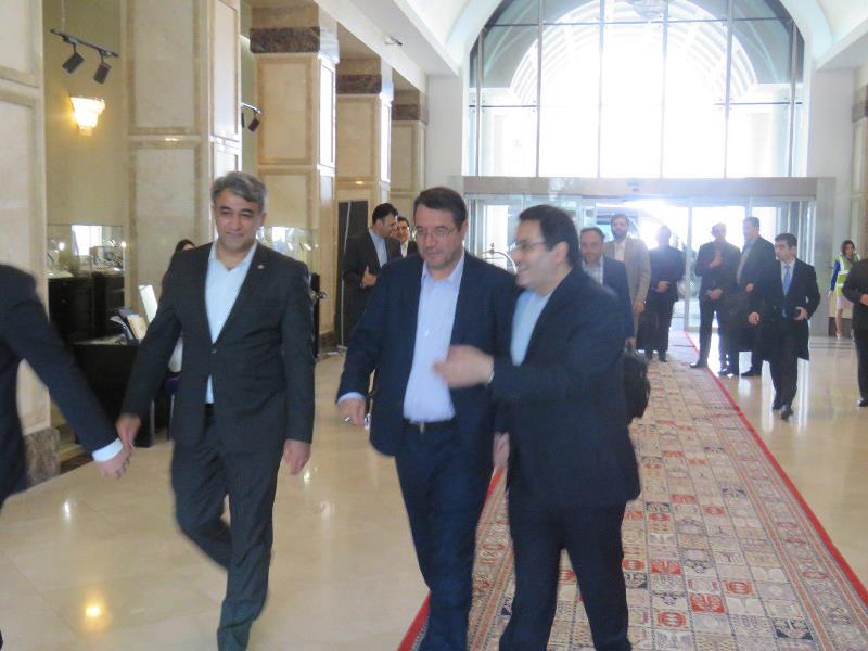 وزیر صنعت، معدن و تجارت وارد باکو شد