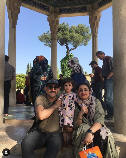 چهره ها/ اوس موسی همراه همسر و دخترش در محضر حضرت حافظ
