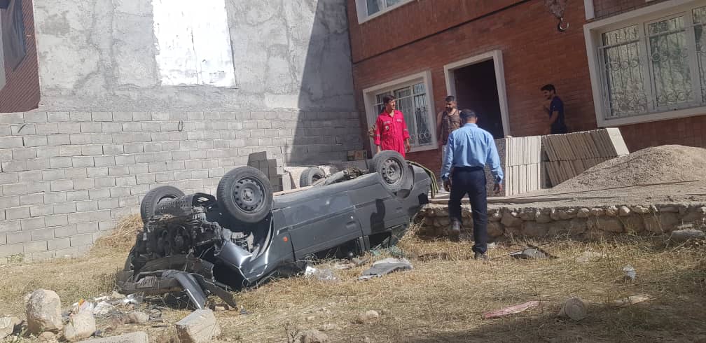 سقوط خودرو به داخل منزل مسکونی در گچساران