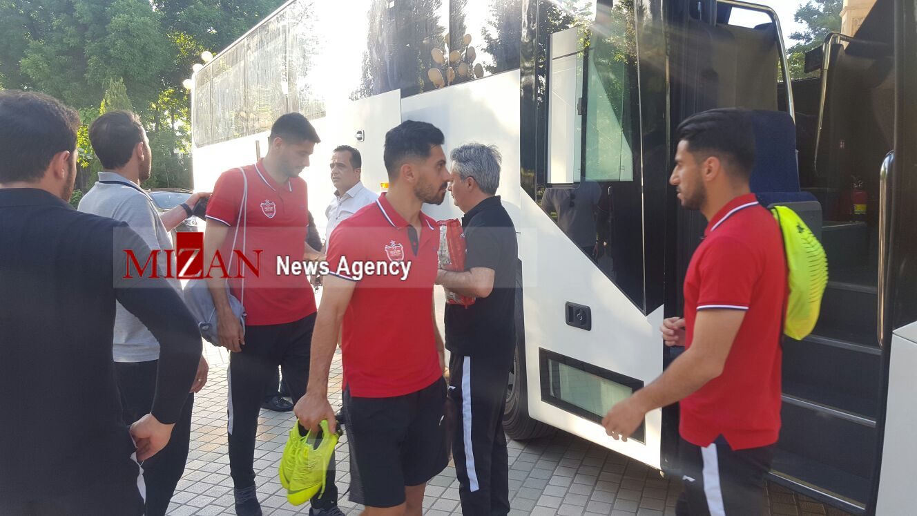 اعتراض پرسپولیسی‌ها به خرابی کولر اتوبوس/ حضور بودیمیر در تیم ذخیره‌ها