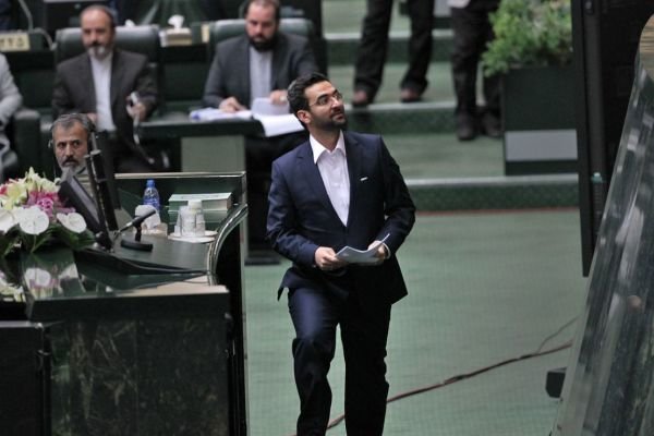 جهرمی به سوال ۱۰ نماینده مجلس پاسخ میدهد