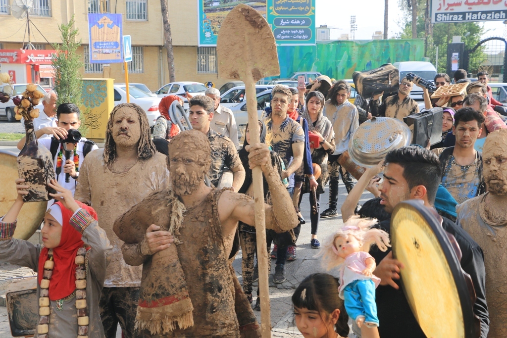 گاف تلویزیون لندنی، سوژه گروه های واتساپی در شیراز