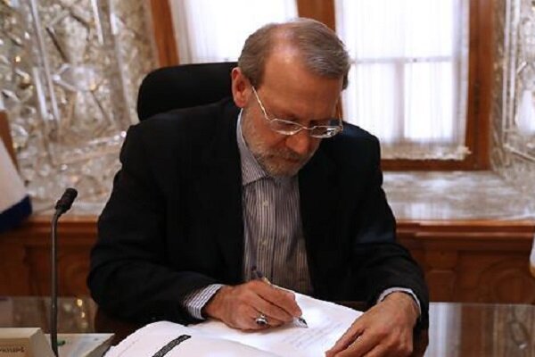 لاریجانی: ثبت سفارش بدون انتقال ارز مغایر قانون است