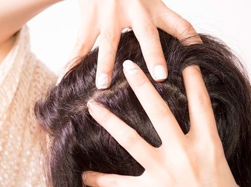  روش های طبیعی برای صاف کردن مو