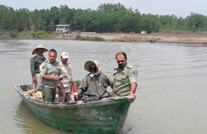 جمع آوری ادوات غیر مجاز صیادی از رودخانه کیارود رودسر