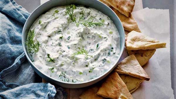 طرز تهيه سس مايونز با ماست به ۳ روش