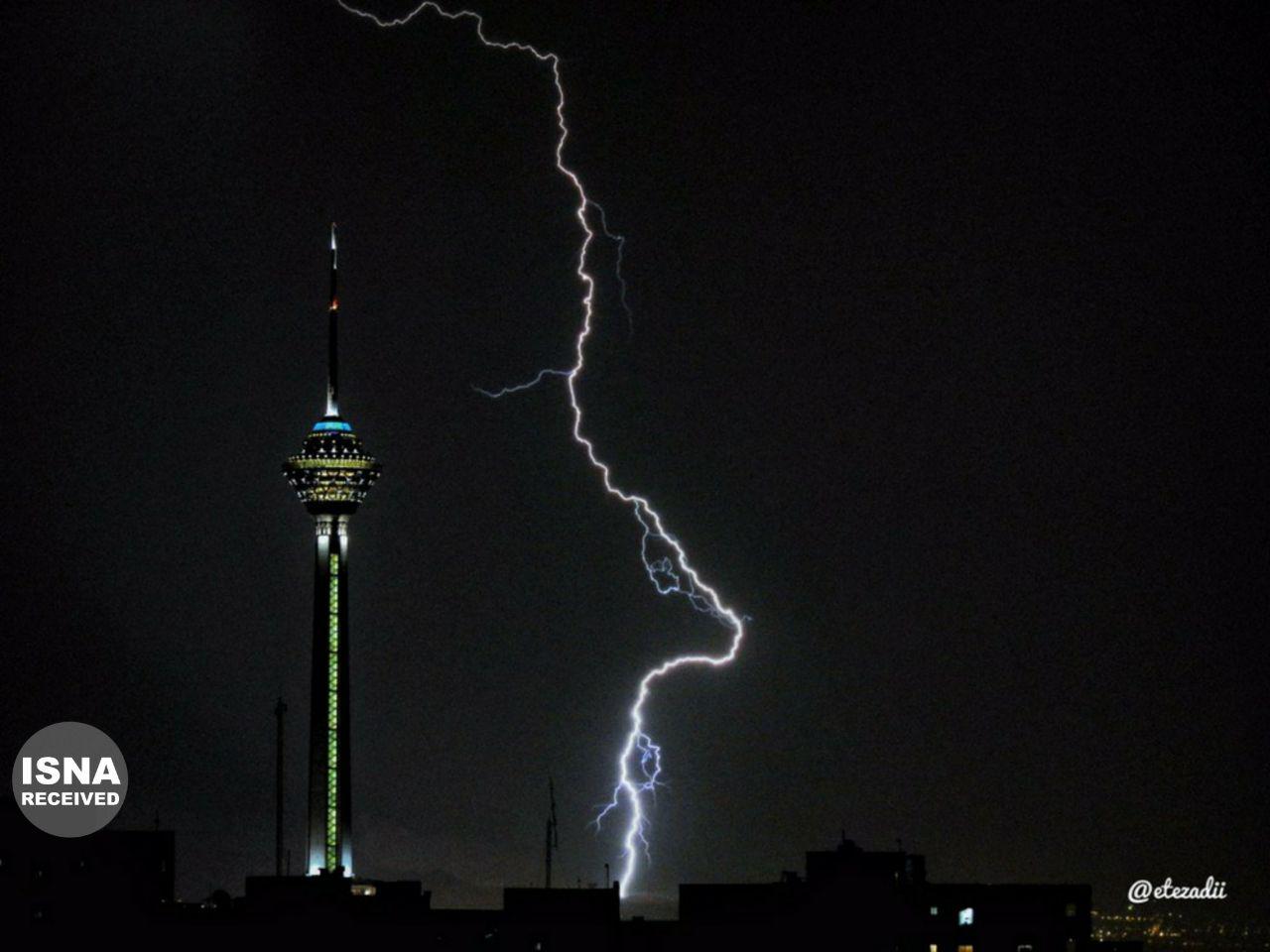 تصاویری از رعد و برق دیشب در آسمان تهران