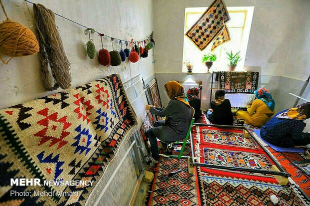 فعالیت ۱۸ هزار هنرمند صنایع دستی در کرمانشاه