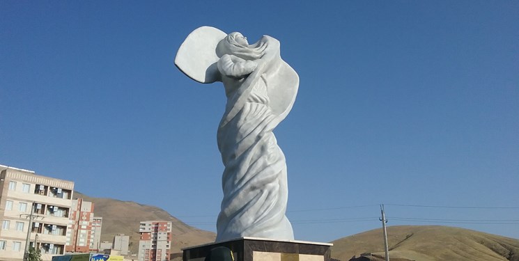 تندیس شهیده فاتحی‌کرجو در سنندج رونمایی شد