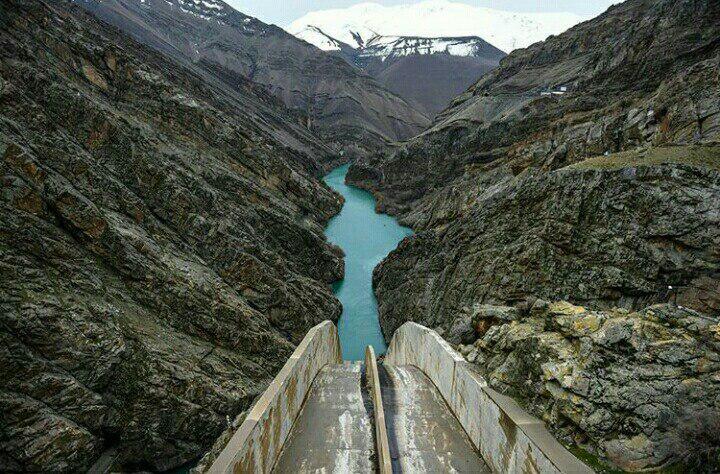 ملاحظات زیست محیطی را در انتقال تونلی آب رودخانه کرج به تهران رعایت می‌کنیم