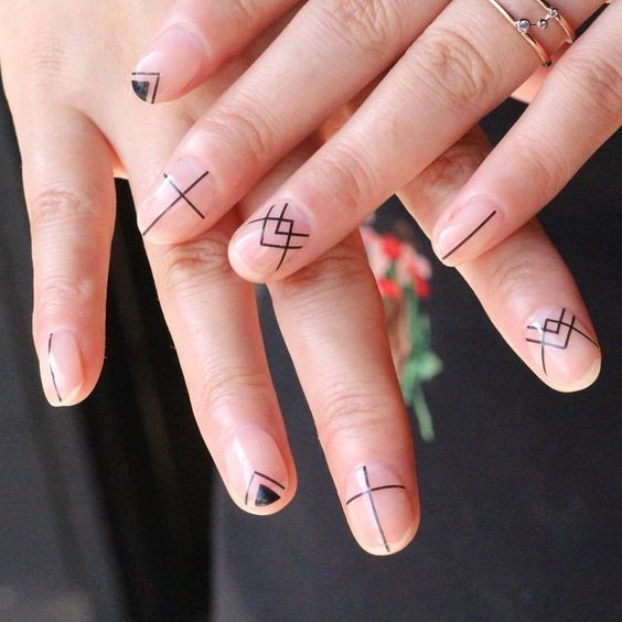 ایده های رنگی برای طراحی ناخن با استفاده از خطوط