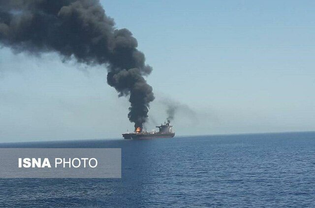 جزییات نجات 44 ‌دریانورد خارجی ‌حادثه آتش سوزی ‌دو نفتکش در دریای عمان