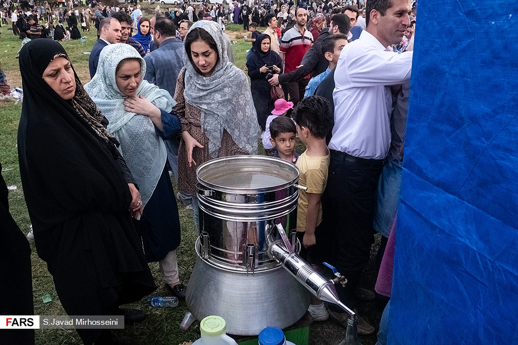 جشنواره گلاب‌گیری در شَفْتْ ‌
