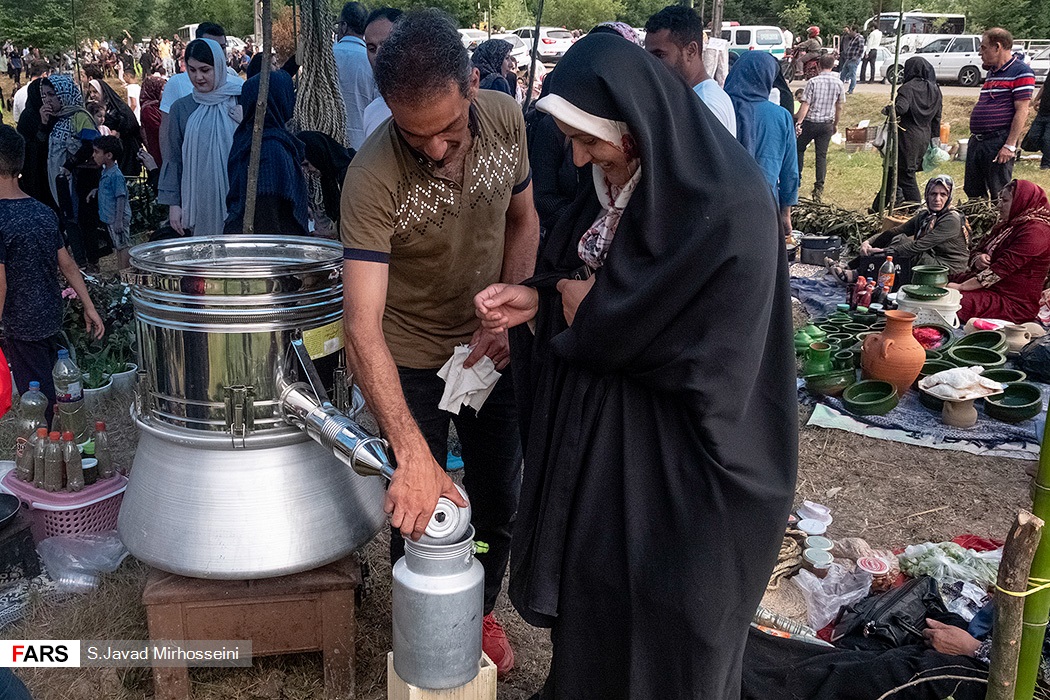 جشنواره گلاب‌گیری در شَفْتْ ‌