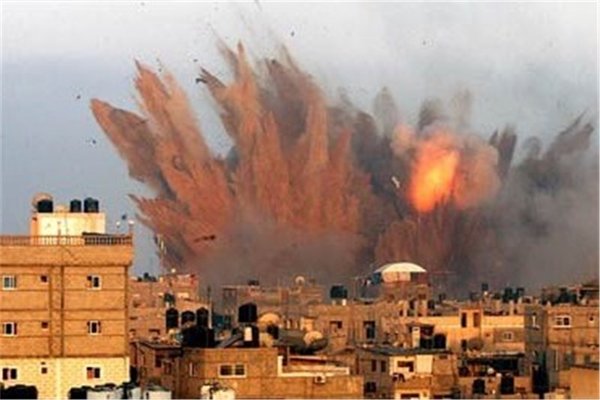 انفجار مهیب ناشی از حمله هوایی متجاوزان به فرودگاه صنعا