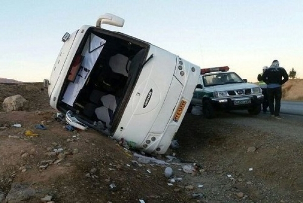واژگونی اتوبوس مسافربری در شمال فارس