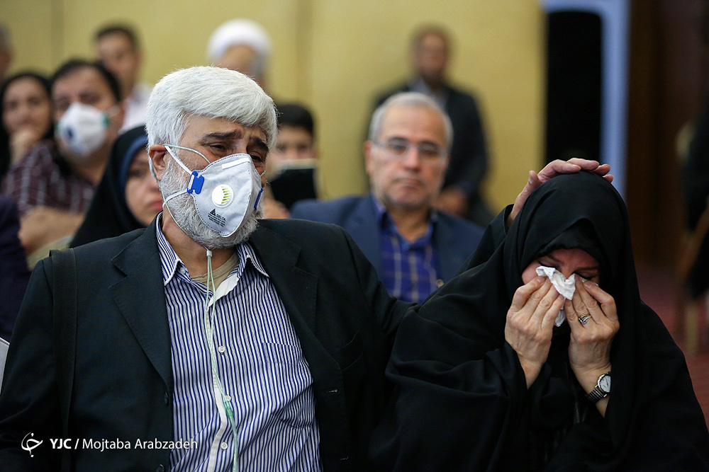 عکس/ تجلیل از صبوری قربانیان سلاح‌های شیمیایی در سردشت با حضور ظریف
