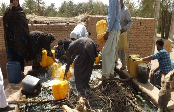 نبود آب آشامیدنی بهداشتی در روستای جعفرآباد چراغ آباد میناب