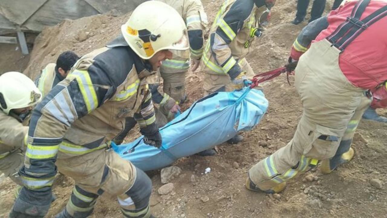 پیرمرد کبودراهنگی زیر آوار جان باخت