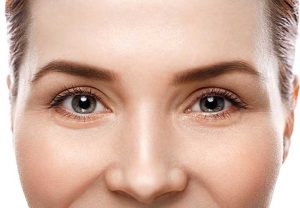 از بین بردن خط اخم ابرو با راهکارهای طبیعی و خانگی