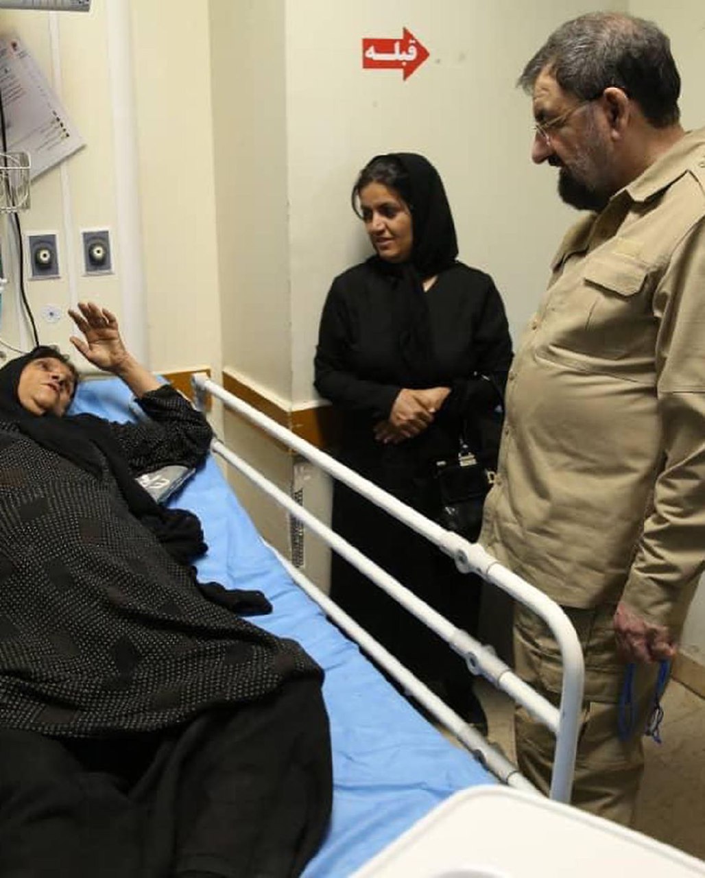 حضور محسن رضایی در مناطق زلزله‌زده مسجد سلیمان