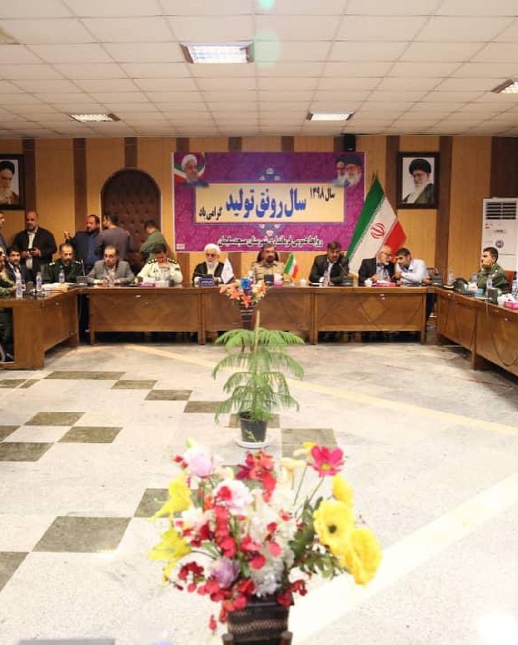 حضور محسن رضایی در مناطق زلزله‌زده مسجد سلیمان