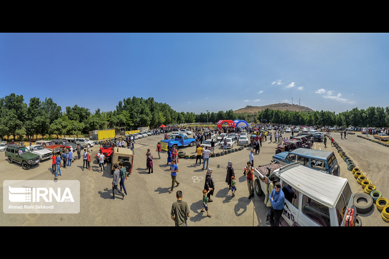همایش خودروهای کلاسیک و اسپرت در شهرکرد