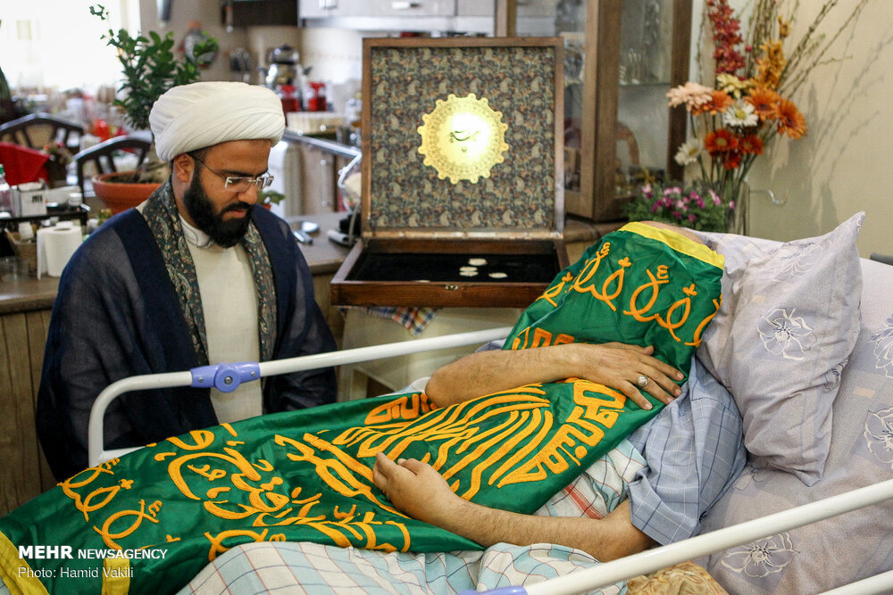 پرچم حرم امام رضا(ع) در آغوش کارگردان سریال موسی(ع)