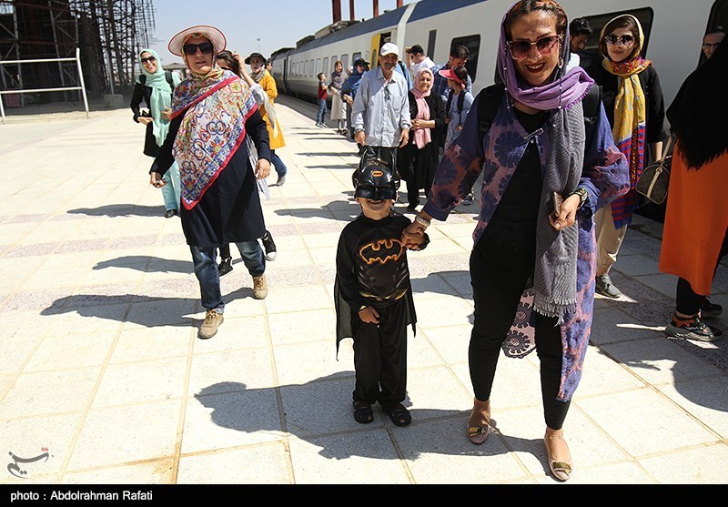 عکس/ ورود قطار گردشگری به همدان