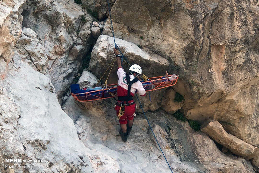 عکس/ نجات کوهنورد مفقود شده در میامی سمنان