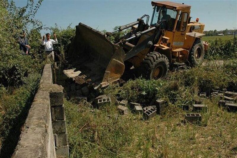 عملیات تخریب اراضی ملی مریوان متوقف شد